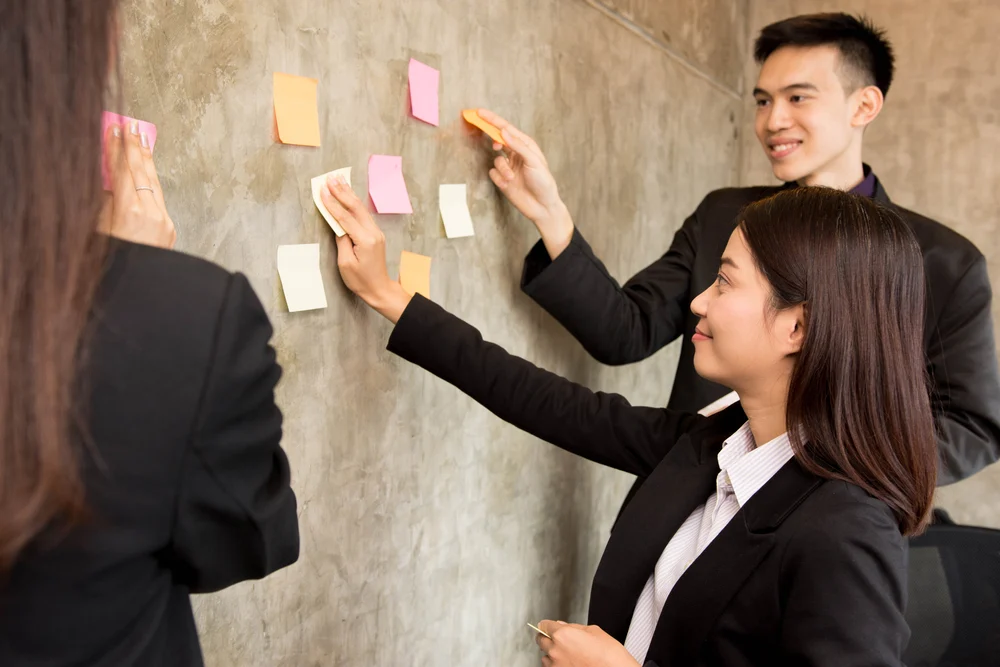Handshake between employer and jobseeker, sticky notes