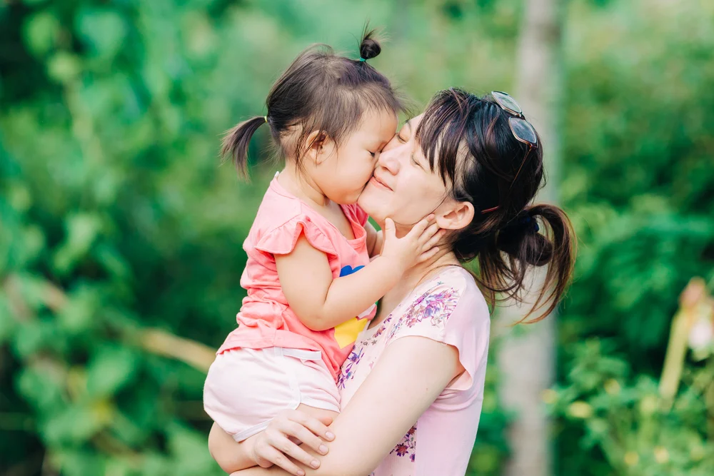 focused jobseeker reading job postings online