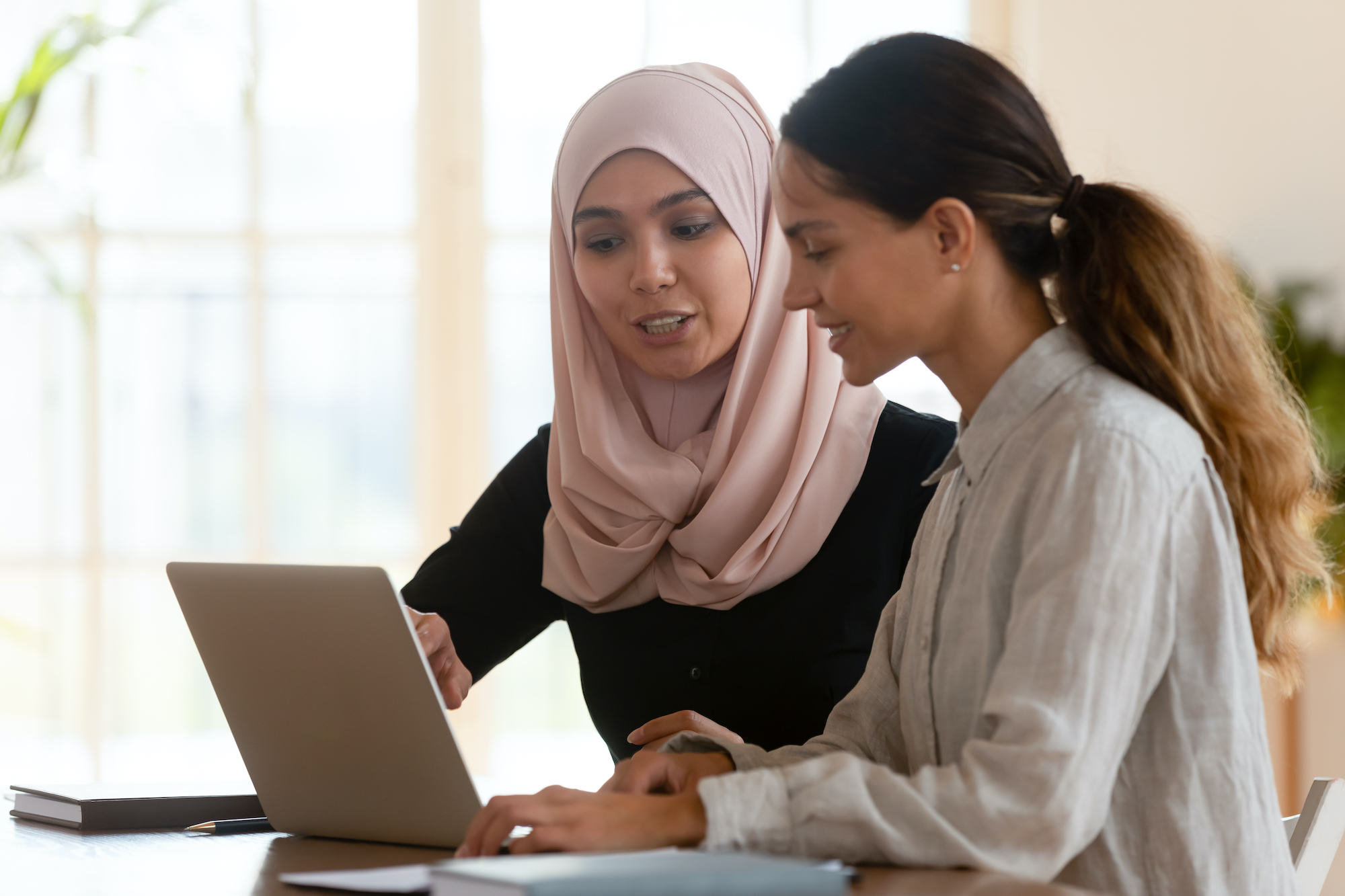 Mentor and mentee having a discussion