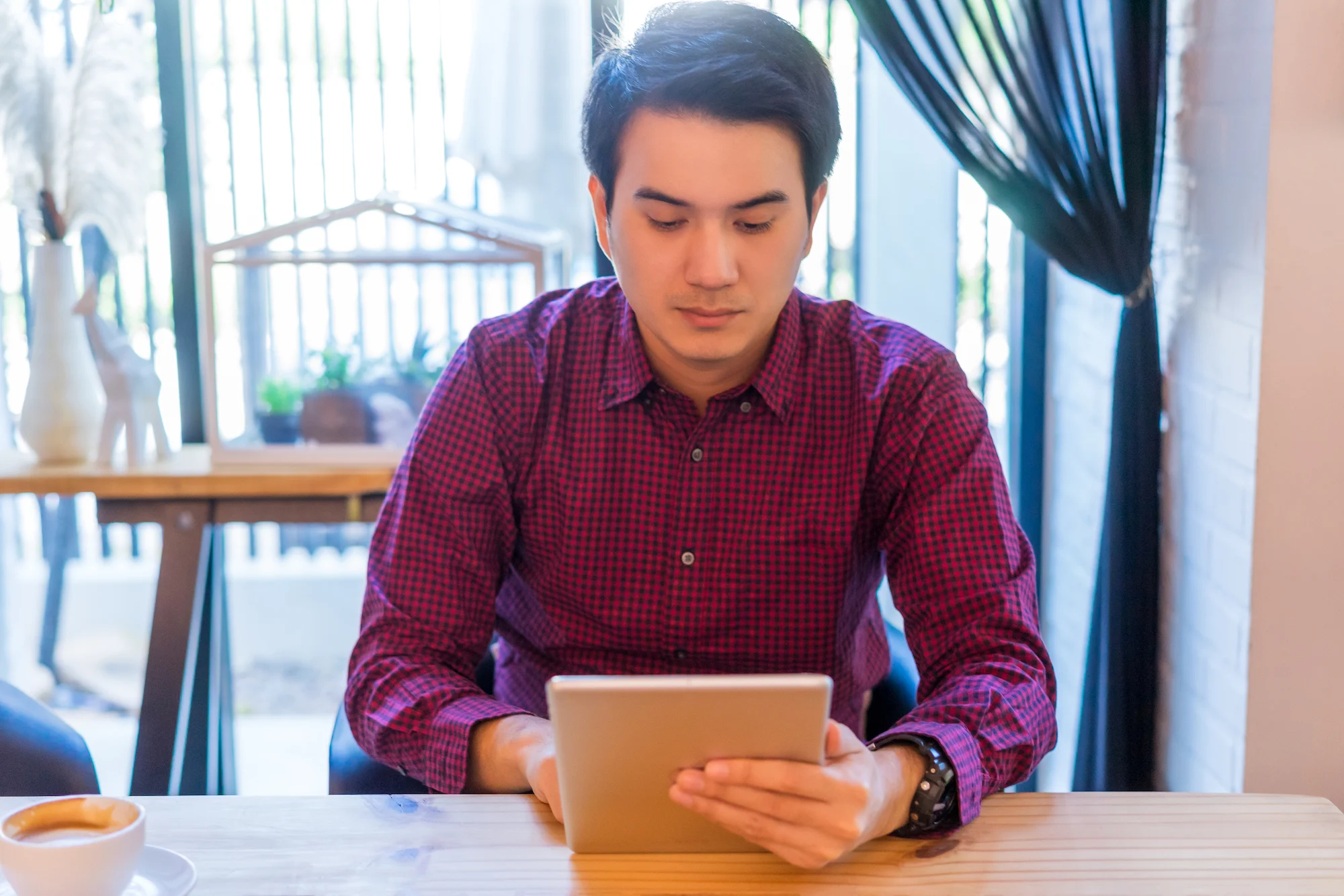 Office brainstorming in casual setting image