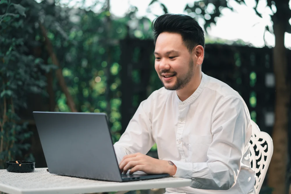 Asian,Freelance,Businessman,Casual,Wear,Using,Laptop,Working,Call,Video