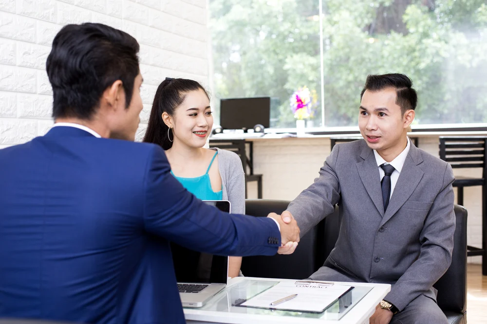 interview tips singapore, a man shaking hands with another guy