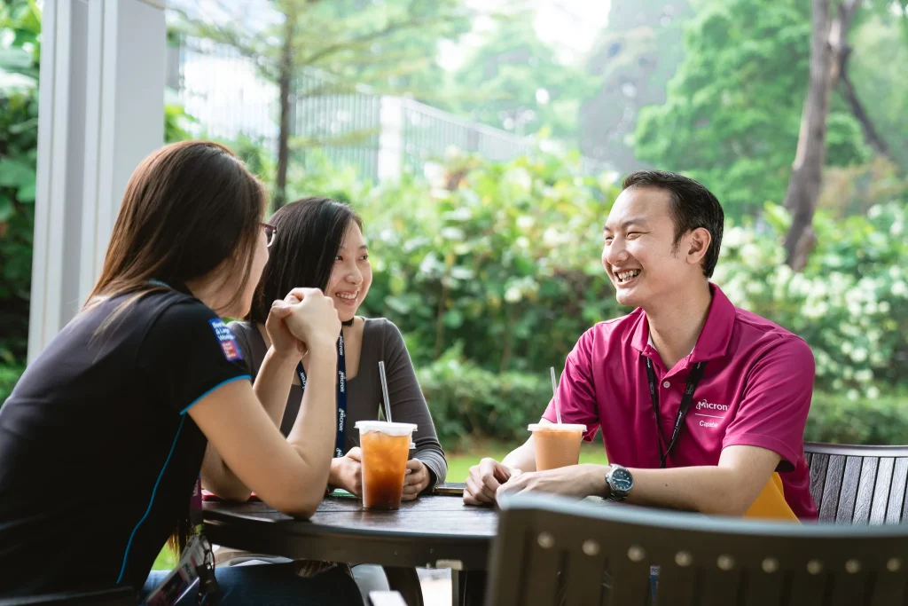 a man having a chat with his female colleagues