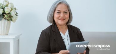professional older woman holds a tablet