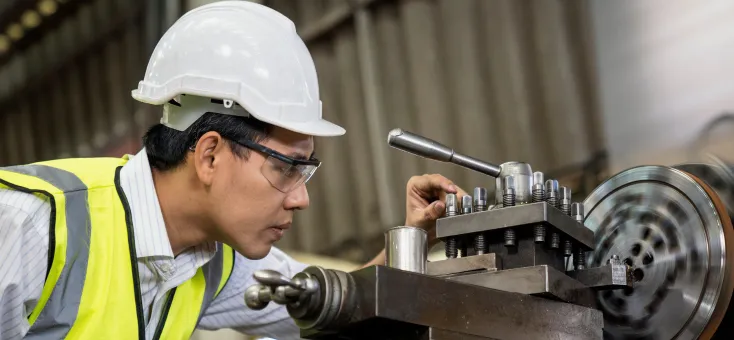 Industry 4.0 economy, an engineer at work